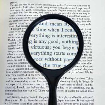 black 2.5" Handheld Magnifier with Powerful 4x Glass Lens magnifying text