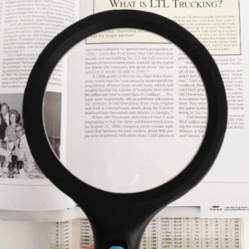 huge led reading magnifier with 12 leds  magnifying text 